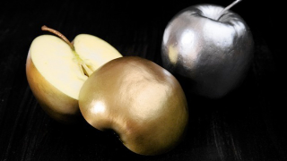 Illustration for article titled I Will Only Eat Food That's Covered in Edible Gold Spray Paint